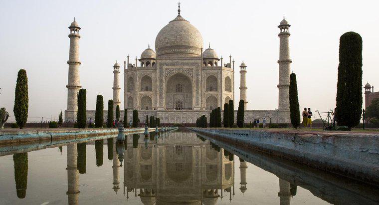 Tại sao Shah Jahan lại xây dựng Taj Mahal?