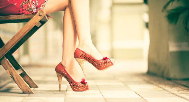 Ai là người phát minh ra giày cao gót?