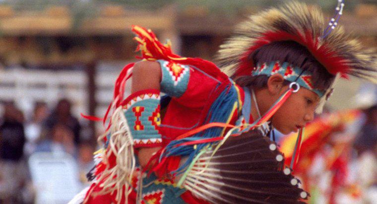 Những truyền thống nào được thực hành bởi người da đỏ Sioux?