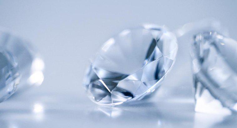Một số yếu tố ảnh hưởng đến giá trị của một viên kim cương là gì?