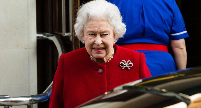 Nữ hoàng Elizabeth có bao nhiêu con?