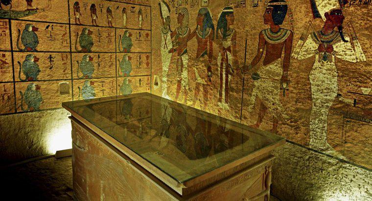 Người Ai Cập đã đặt gì trong lăng mộ của họ?