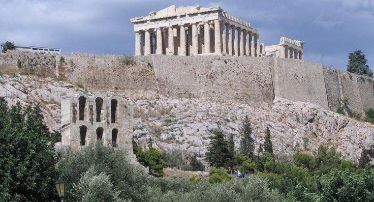 Pericles đã tạo nên những thành tựu vĩ đại nhất của mình ở đâu?