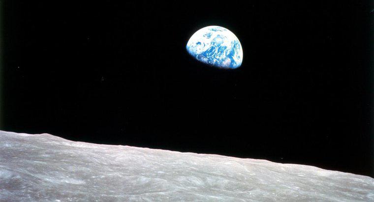 Sự khác biệt giữa Trái đất và Mặt trăng là gì?