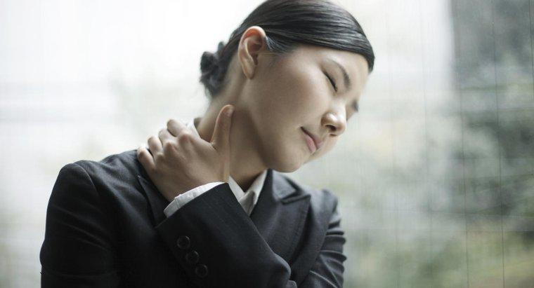 Khi nào bạn nên tìm sự trợ giúp của chuyên gia để điều trị chứng đau cổ?