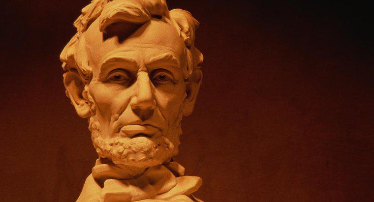 Abraham Lincoln đã tham gia vào những sở thích nào?