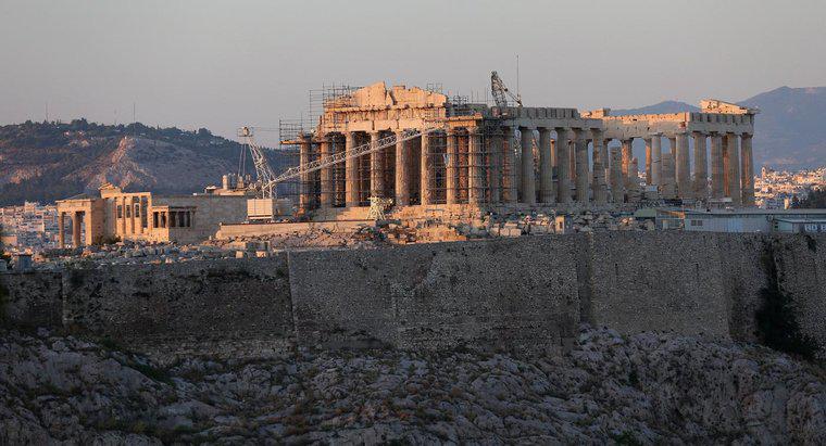 Parthenon được tạo ra từ gì?