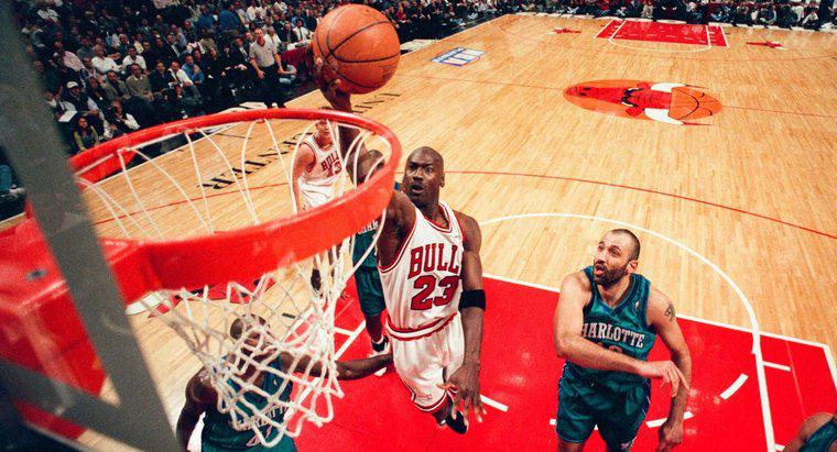 Một số thẻ Michael Jordan có giá trị hơn là gì?