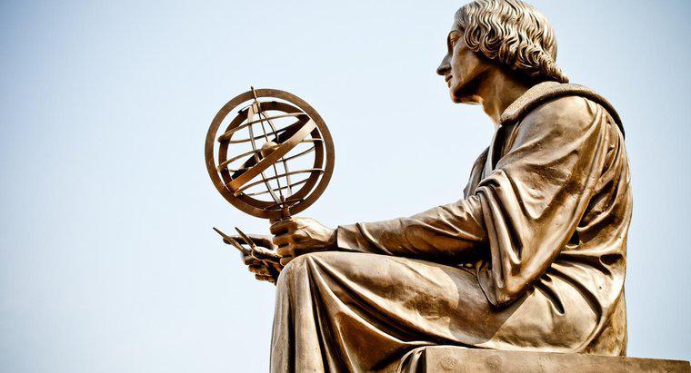 Tại sao Nicolaus Copernicus lại nổi tiếng?