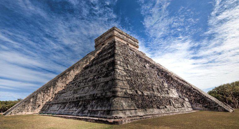 Tôn giáo có vai trò gì trong cuộc sống của người Maya?