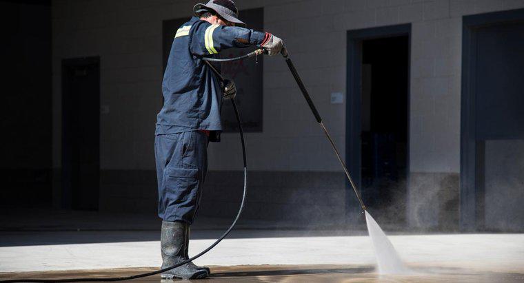 Làm thế nào để bạn sử dụng axit Muriatic để làm sạch bê tông?