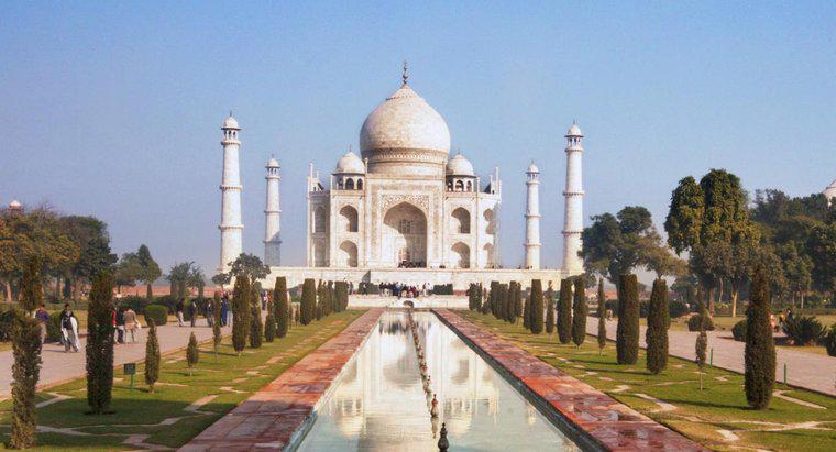 Vật liệu nào được sử dụng để xây dựng Taj Mahal?