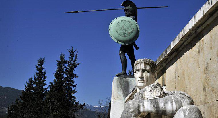 Điểm giống nhau giữa Sparta và Athens là gì?