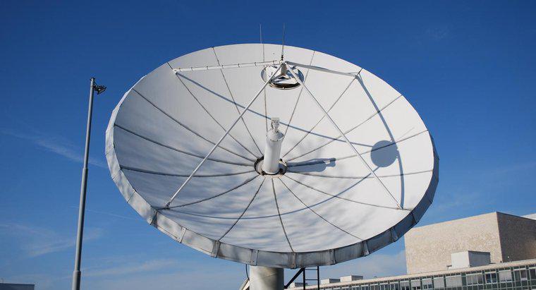 Tại sao tần số đường lên và đường xuống khác nhau trong truyền thông vệ tinh?