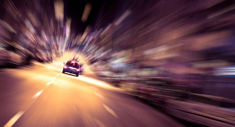Sự khác biệt giữa tốc độ và vận tốc là gì?