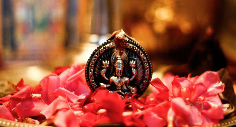 Người theo đạo Hindu thường cầu nguyện như thế nào?