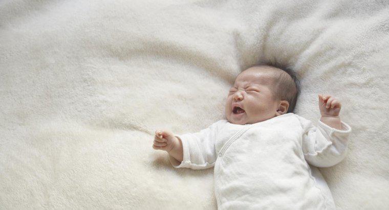 Tại sao trẻ sơ sinh khóc khi ngủ?