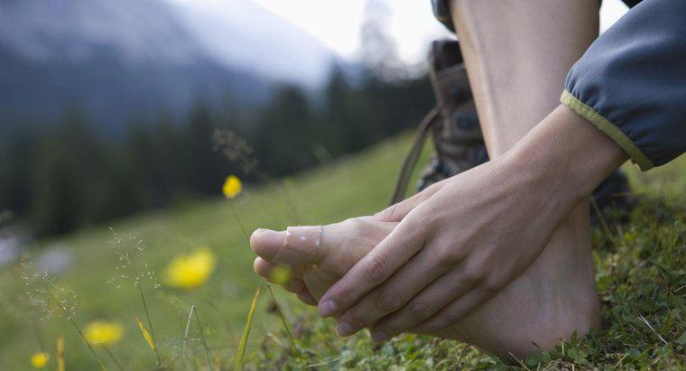 Nguyên nhân nào gây ra đau ở ngón chân và bóng của bàn chân?