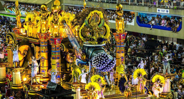 Mardi Gras và Carnival có phải là Lễ kỷ niệm giống nhau không?