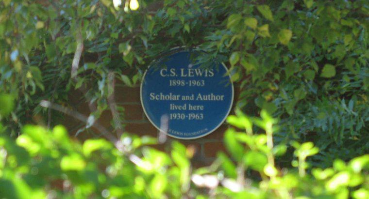 C.S. Lewis đã viết bao nhiêu cuốn sách?