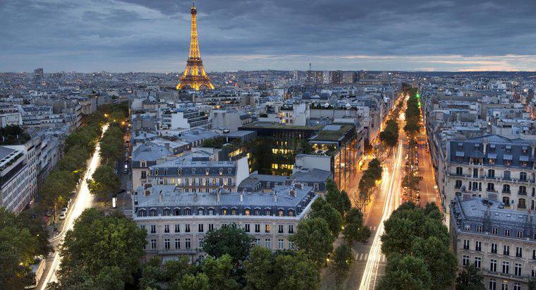 Tại sao Paris được gọi là "Kinh đô ánh sáng"?