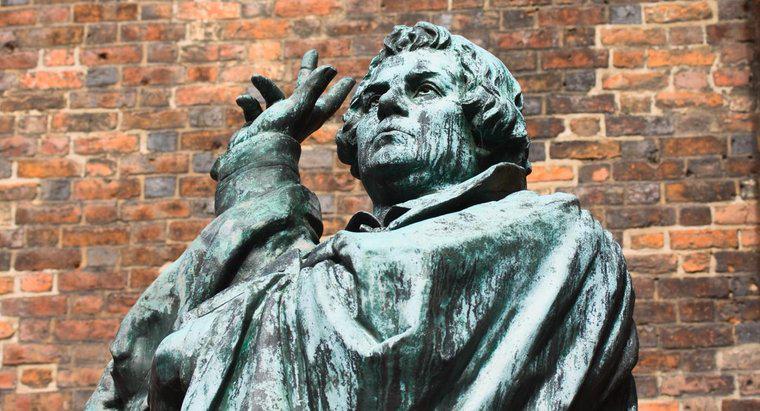 Tại sao Martin Luther viết "Chín mươi lăm luận án?"