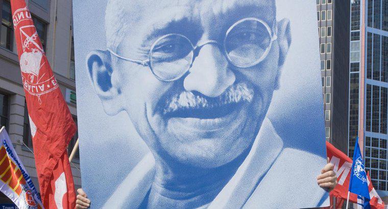 Những phẩm chất nào đã khiến Gandhi trở thành một nhà lãnh đạo giỏi?