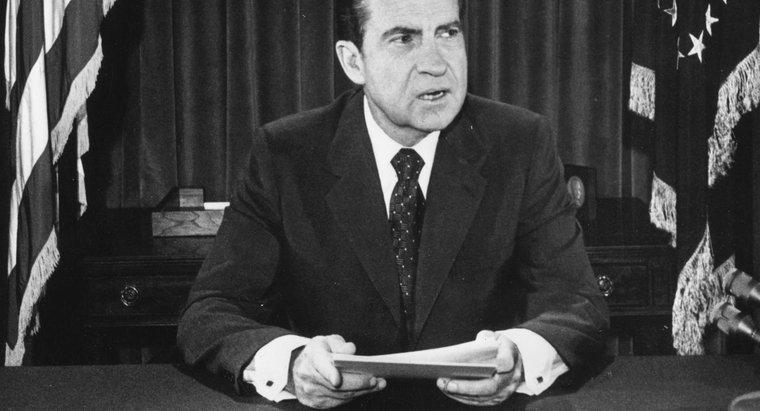 Richard M. Nixon nổi tiếng vì điều gì?