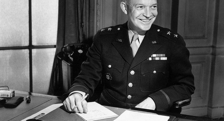 Làm thế nào mà Eisenhower có được cái tên "Ike"?