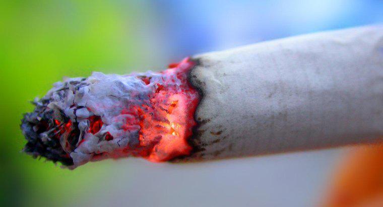 Làm thế nào để bạn thoát khỏi vết cháy của thuốc lá trên vải?