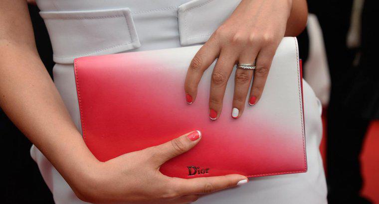 Làm thế nào để bạn biết một chiếc túi Dior là thật?