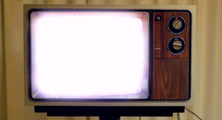 Khi nào chiếc TV đầu tiên được sản xuất?