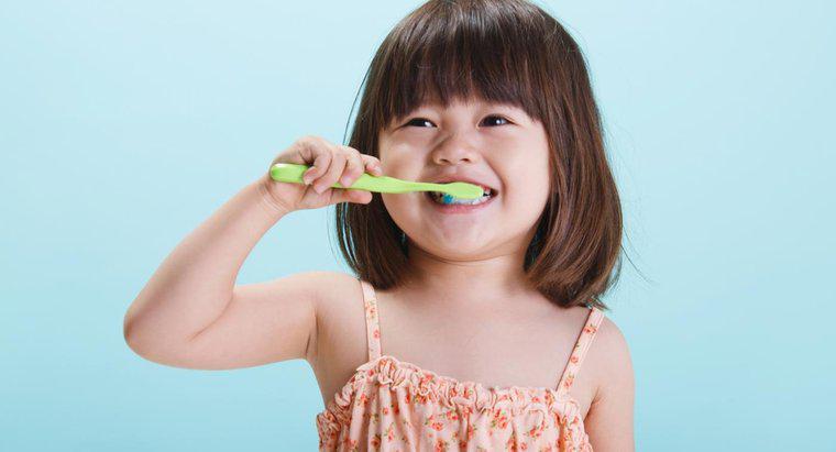 Có bao nhiêu bàn chải đánh răng được bán hàng năm?