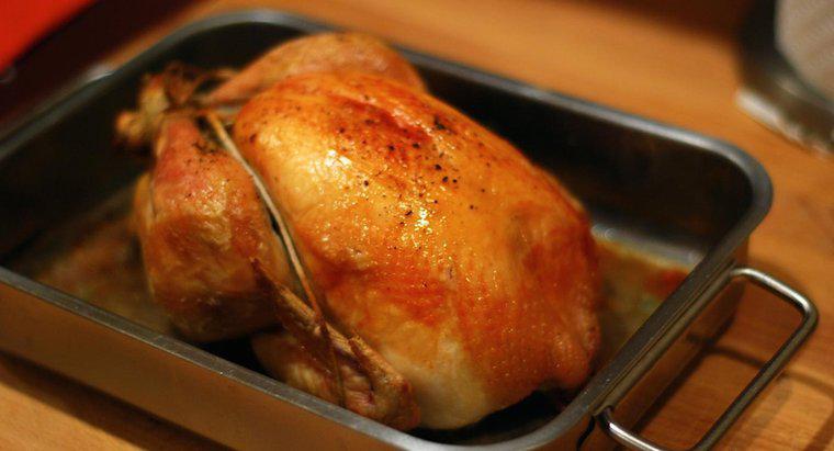 Nhiệt độ bên trong của gà nấu chín hoàn toàn là bao nhiêu?