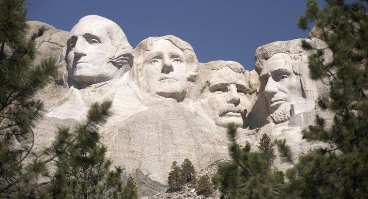 Tại sao Teddy Roosevelt lại ở trên Núi Rushmore?