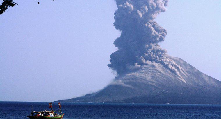 Quốc gia nào có nhiều núi lửa hoạt động nhất?