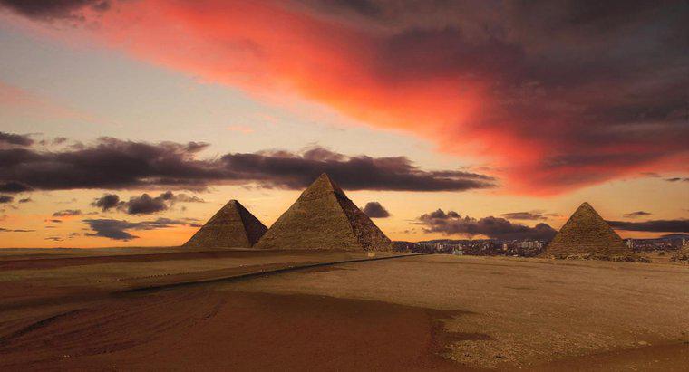 Mất bao lâu để xây dựng một kim tự tháp?