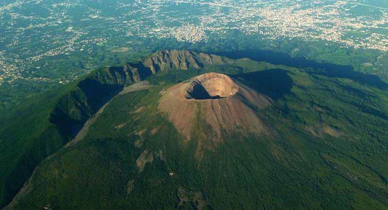 Núi Vesuvius bao nhiêu tuổi?