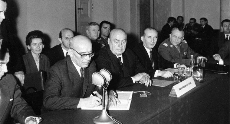Mục đích của Hiệp ước Warsaw là gì?