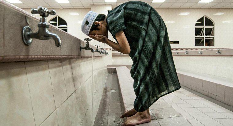 Tại sao người Hồi giáo phải tắm rửa trước khi họ cầu nguyện?