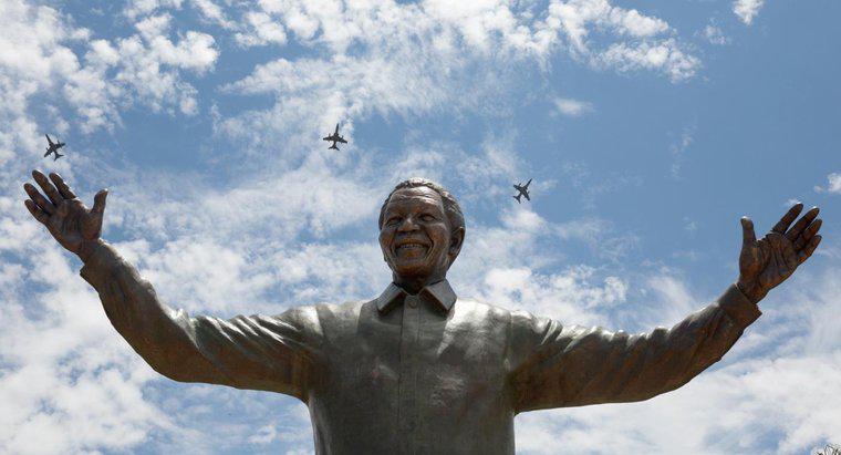 Tại sao Nelson Mandela bị Tù 27 năm?