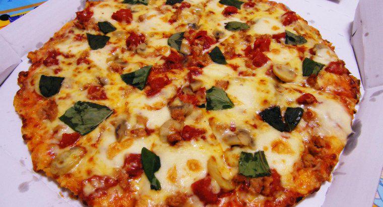 Có bao nhiêu lát trong một chiếc bánh Pizza cực lớn từ Domino's?