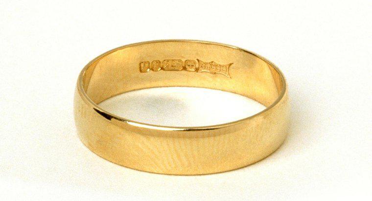 Dấu hiệu bên trong một chiếc nhẫn là gì?