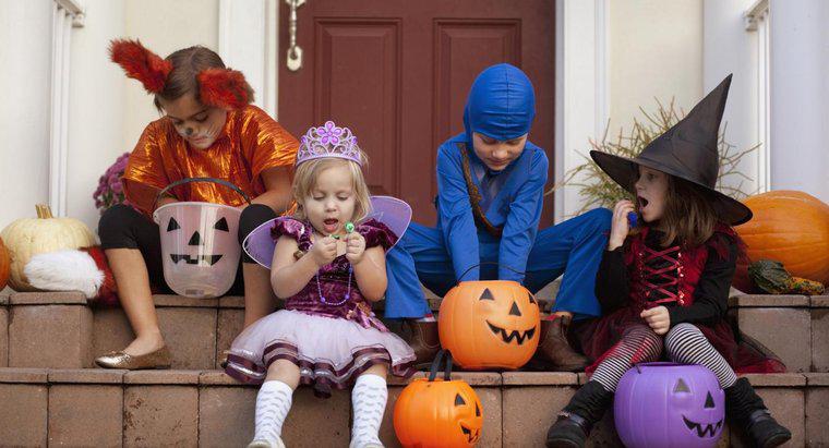 Làm thế nào "trick or Treat" đã trở thành một phần của Halloween?