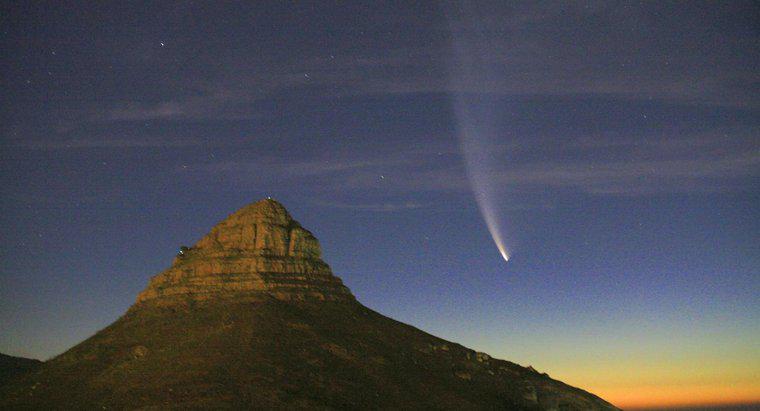 Các bộ phận chính của sao chổi là gì?