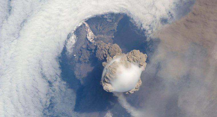 Làm thế nào để núi lửa hình thành địa hình?