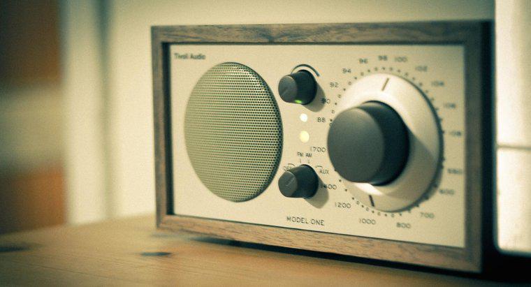 Sự khác biệt giữa TV và Radio là gì?