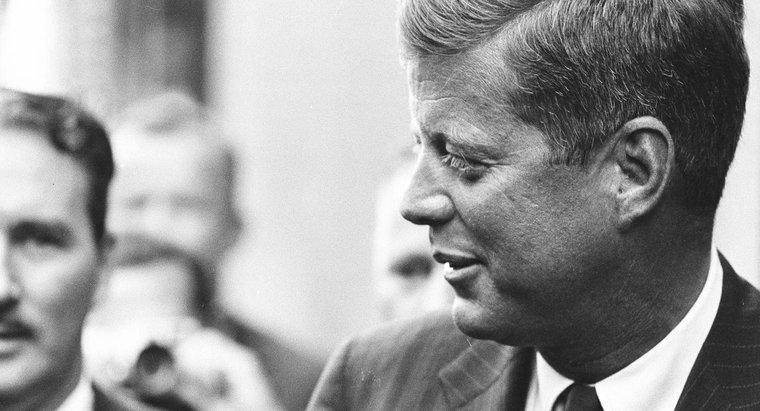 Ai đã chống lại Kennedy trong cuộc bầu cử năm 1960?