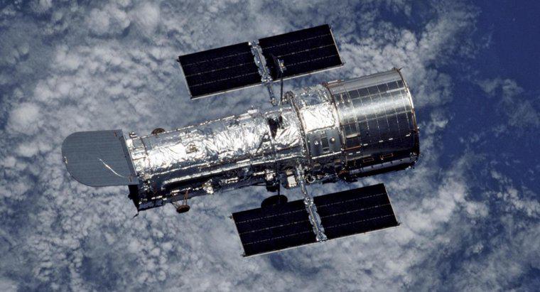 Ai là người phát minh ra kính viễn vọng không gian Hubble?