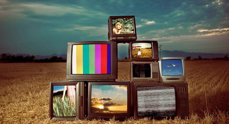 Khi nào chiếc TV màu đầu tiên ra mắt?